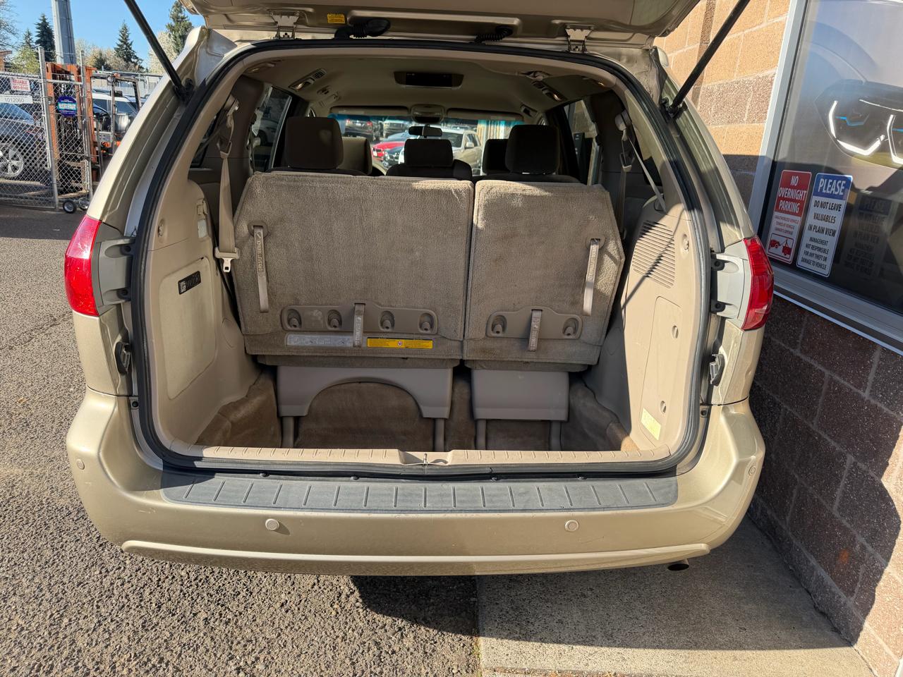 Toyota Sienna 5dr 7-Pass Van CE FWD (Natl) 2008