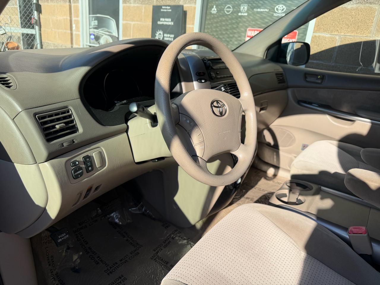 Toyota Sienna 5dr 7-Pass Van CE FWD (Natl) 2008