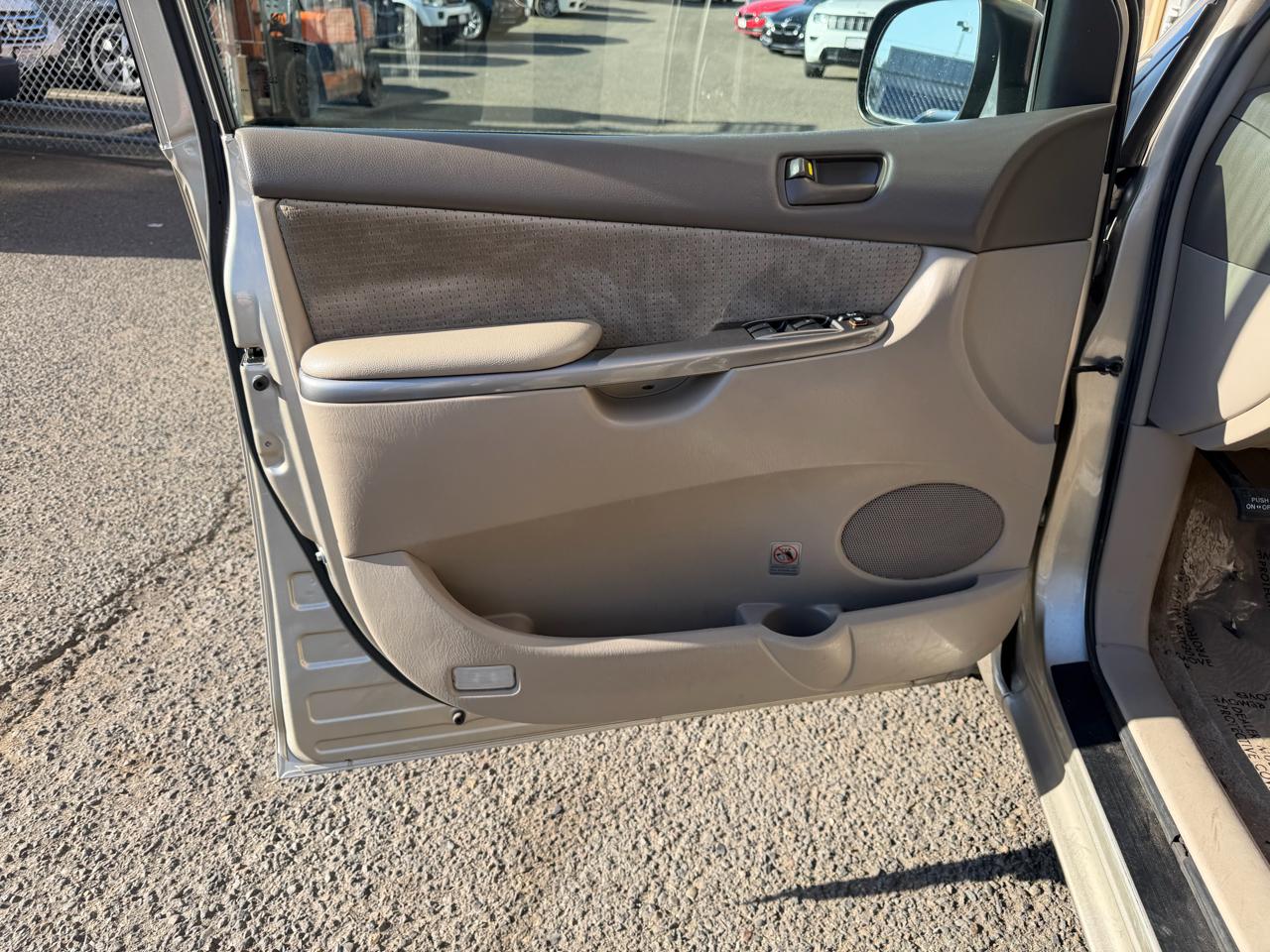 Toyota Sienna 5dr 7-Pass Van CE FWD (Natl) 2008