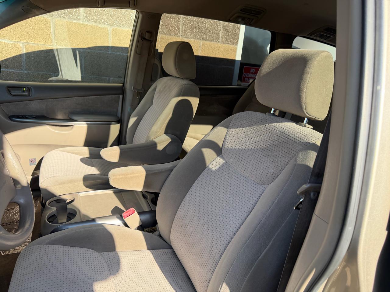 Toyota Sienna 5dr 7-Pass Van CE FWD (Natl) 2008