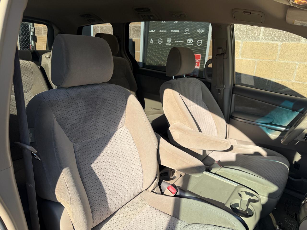 Toyota Sienna 5dr 7-Pass Van CE FWD (Natl) 2008