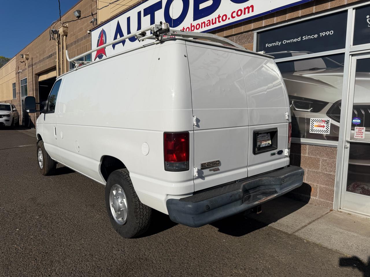 Ford Econoline Cargo Van E-250 Commercial 2011