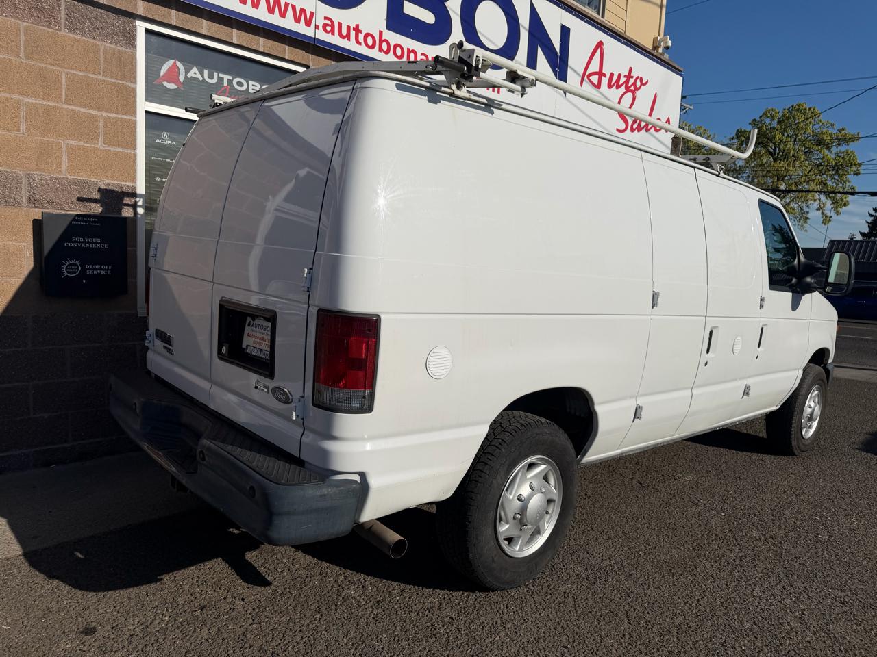 Ford Econoline Cargo Van E-250 Commercial 2011