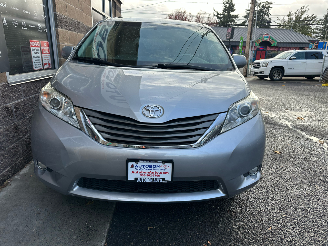 Toyota Sienna 5dr 7-Pass Van V6 XLE AAS FWD (Natl) 2012 Toyota Sienna 5dr 7-Pass Van V6 XLE AAS FWD (Natl) 2012