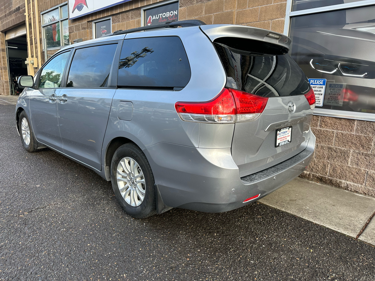 Toyota Sienna 5dr 7-Pass Van V6 XLE AAS FWD (Natl) 2012 Toyota Sienna 5dr 7-Pass Van V6 XLE AAS FWD (Natl) 2012