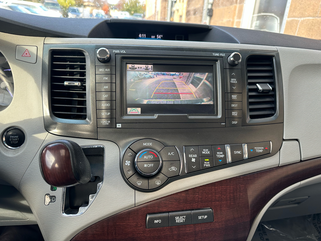 Toyota Sienna 5dr 7-Pass Van V6 XLE AAS FWD (Natl) 2012 Toyota Sienna 5dr 7-Pass Van V6 XLE AAS FWD (Natl) 2012