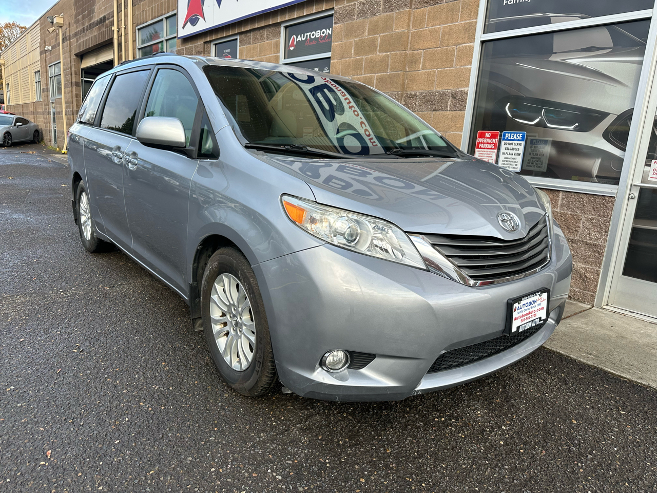 Toyota Sienna 5dr 7-Pass Van V6 XLE AAS FWD (Natl) 2012 Toyota Sienna 5dr 7-Pass Van V6 XLE AAS FWD (Natl) 2012