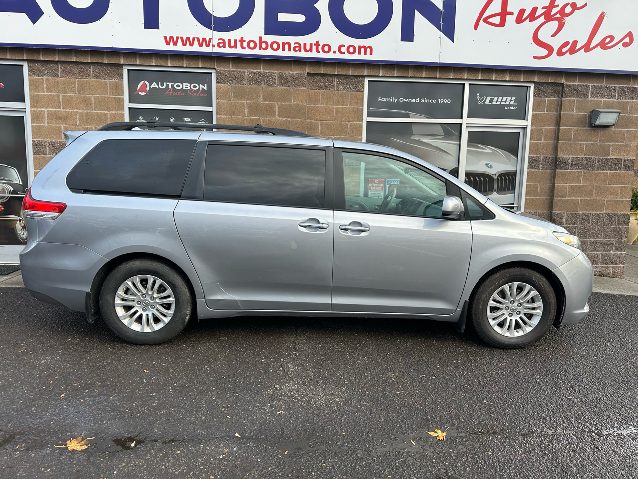 Toyota Sienna 5dr 7-Pass Van V6 XLE AAS FWD (Natl) 2012 Toyota Sienna 5dr 7-Pass Van V6 XLE AAS FWD (Natl) 2012