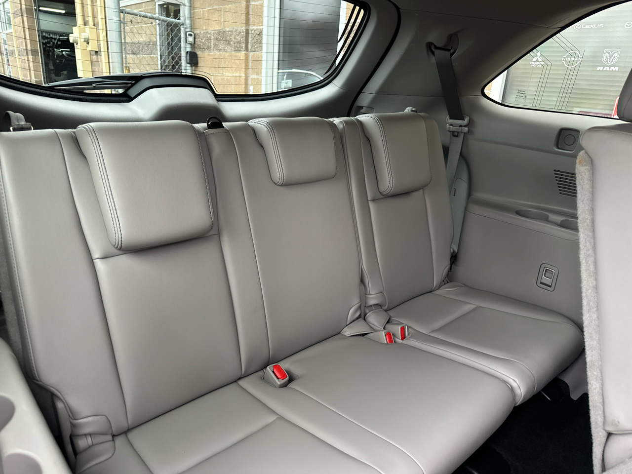 Toyota Sienna 5dr 7-Pass Van V6 XLE AAS FWD (Natl) 2012 Toyota Sienna 5dr 7-Pass Van V6 XLE AAS FWD (Natl) 2012