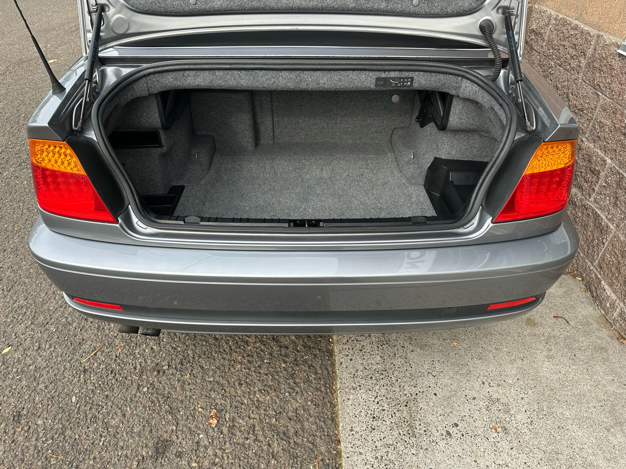 BMW 3 Series 325Ci 2dr Convertible 2004 BMW 3 Series 325Ci 2dr Convertible 2004