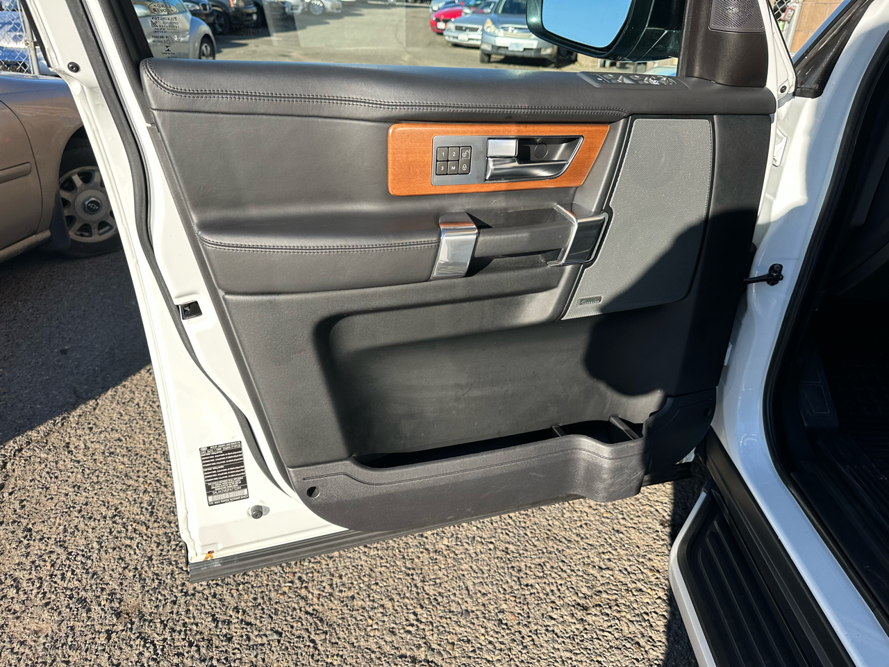 Land Rover LR4 4WD 4dr LUX 2015