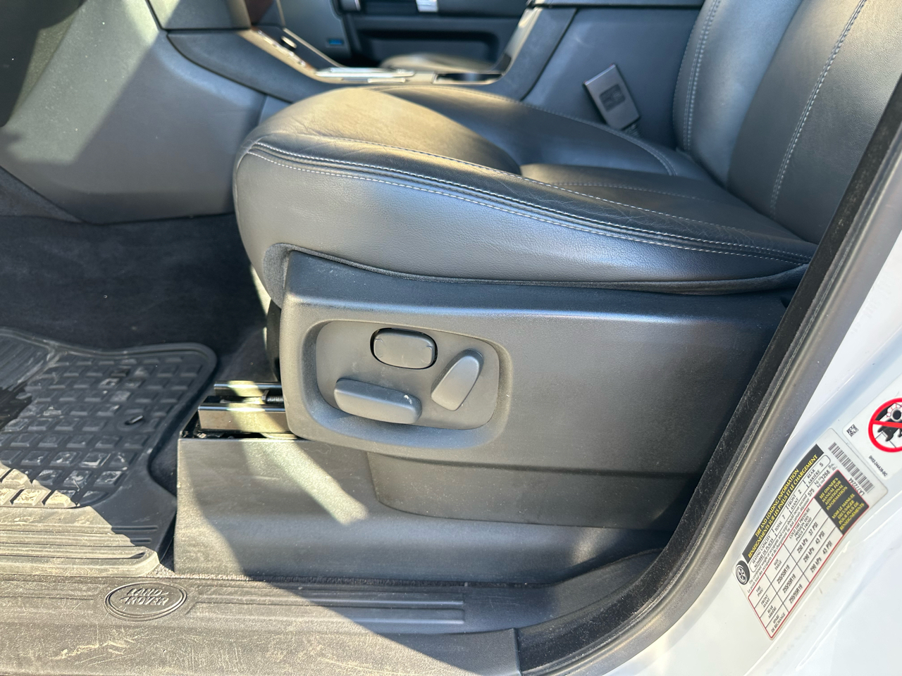 Land Rover LR4 4WD 4dr LUX 2015