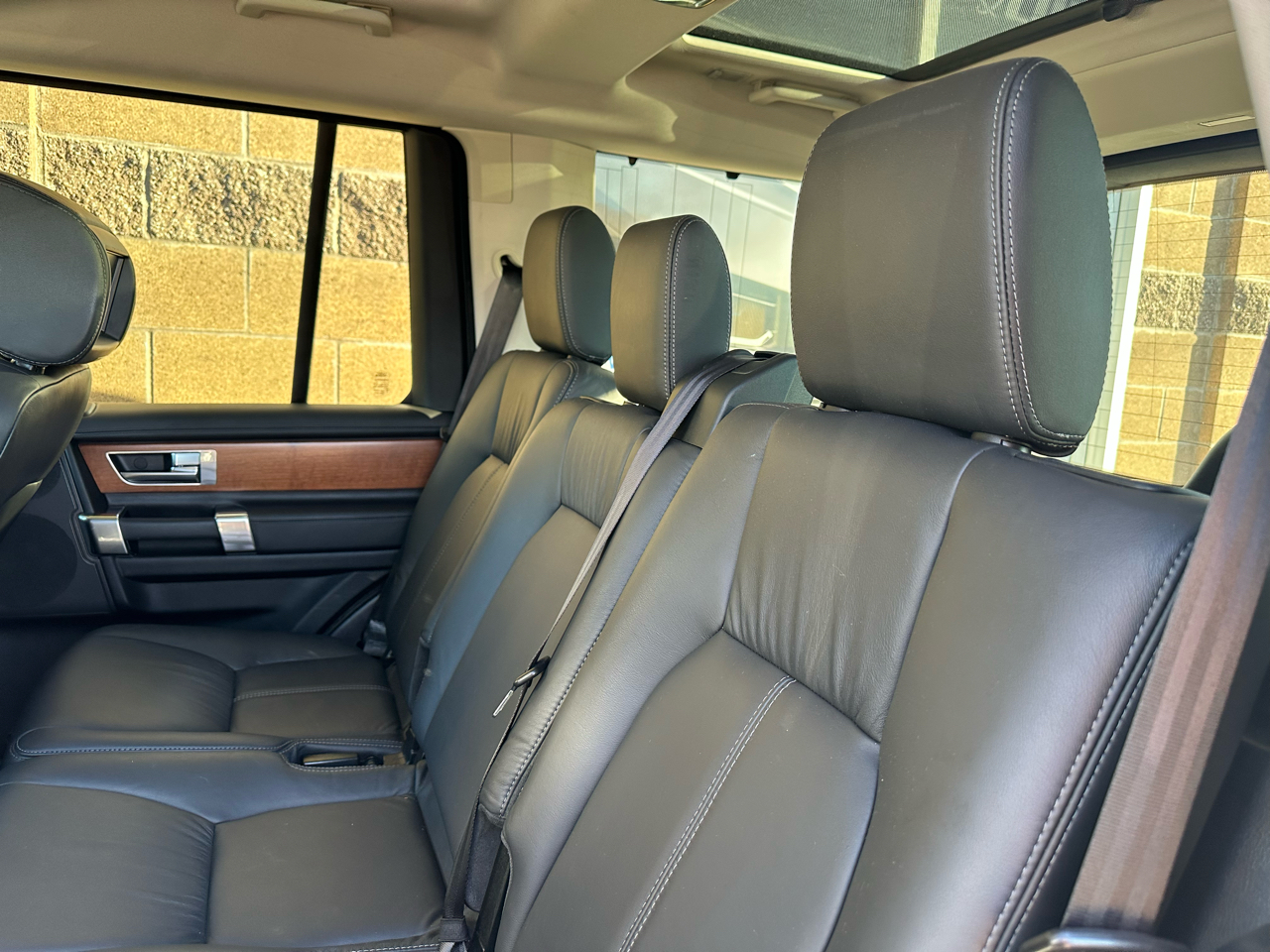 Land Rover LR4 4WD 4dr LUX 2015