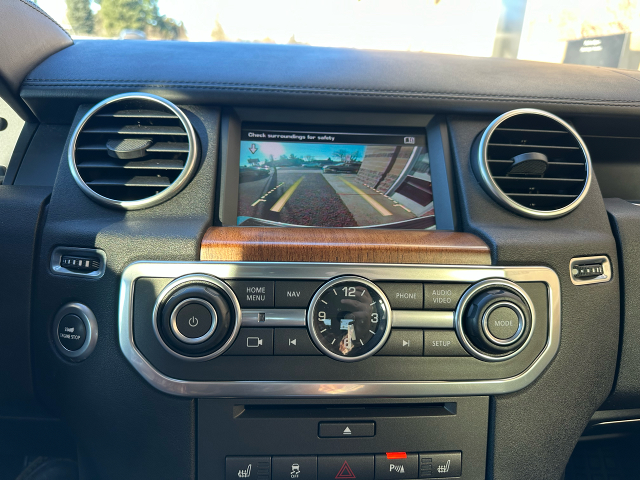 Land Rover LR4 4WD 4dr LUX 2015