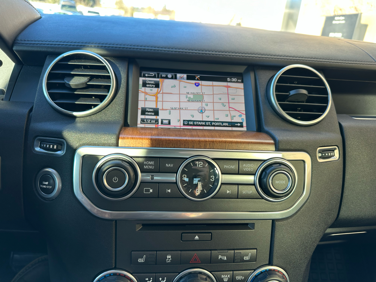 Land Rover LR4 4WD 4dr LUX 2015