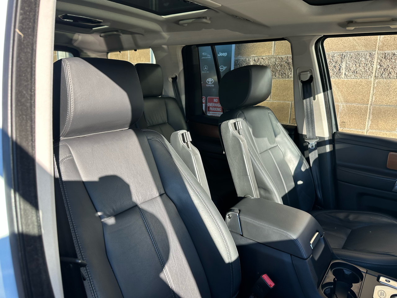 Land Rover LR4 4WD 4dr LUX 2015