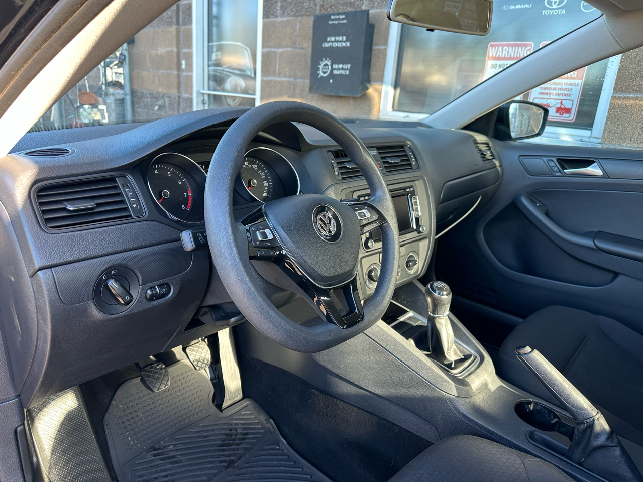 Volkswagen Jetta Sedan 4dr Man 2.0L S 2015