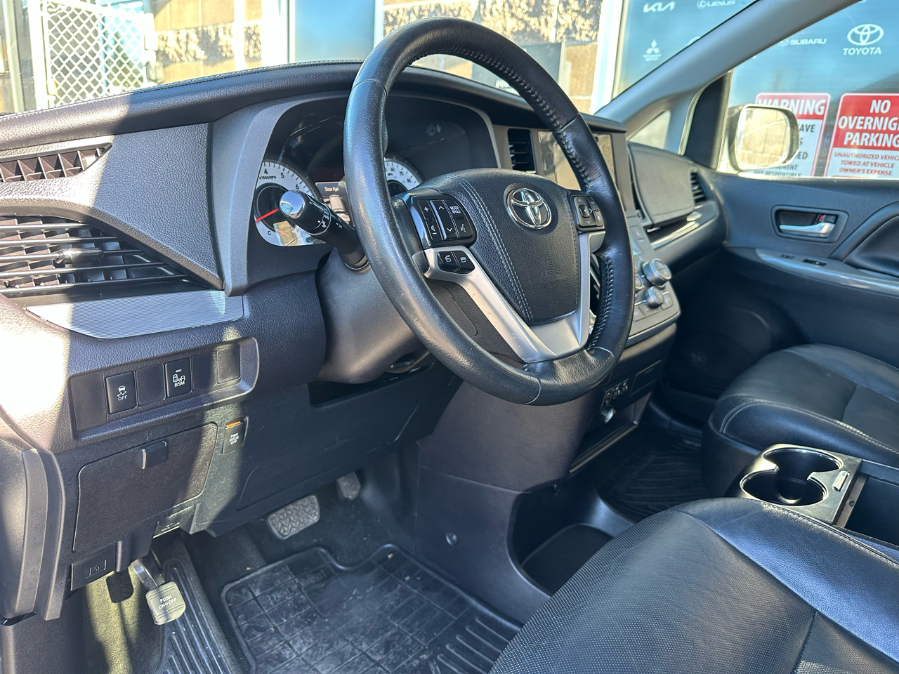 Toyota Sienna 5dr 8-Pass Van SE FWD (Natl) 2015