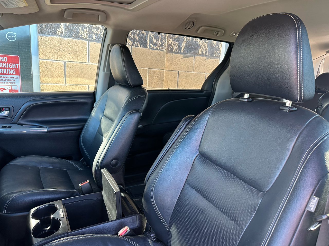 Toyota Sienna 5dr 8-Pass Van SE FWD (Natl) 2015