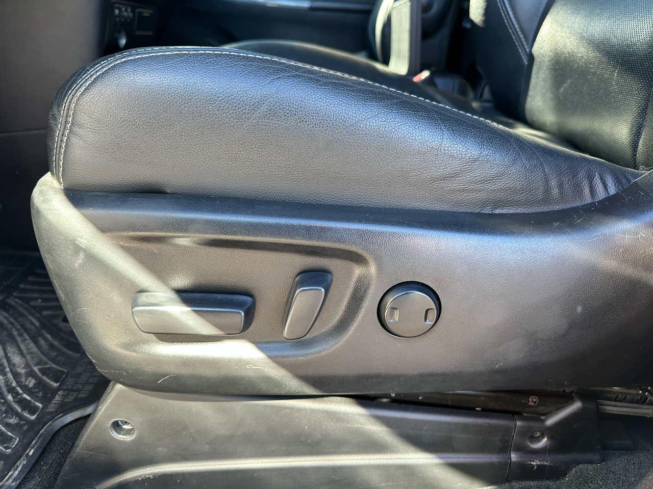 Toyota Sienna 5dr 8-Pass Van SE FWD (Natl) 2015