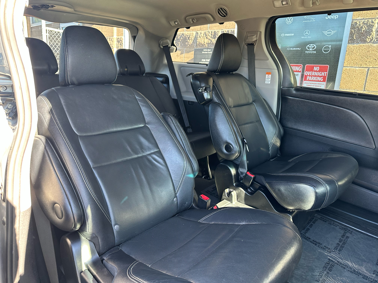 Toyota Sienna 5dr 8-Pass Van SE FWD (Natl) 2015