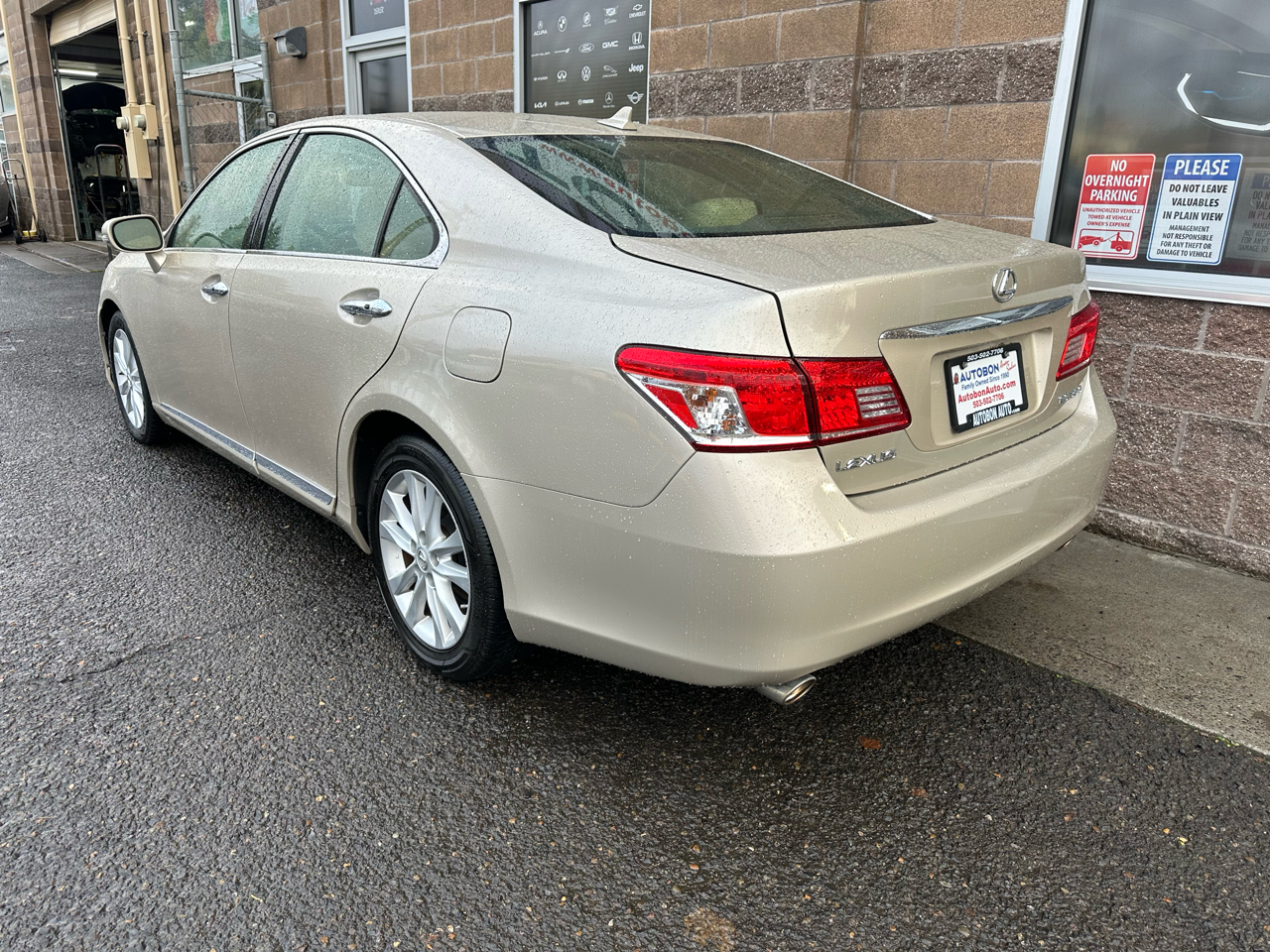 Lexus ES 350 4dr Sdn 2010