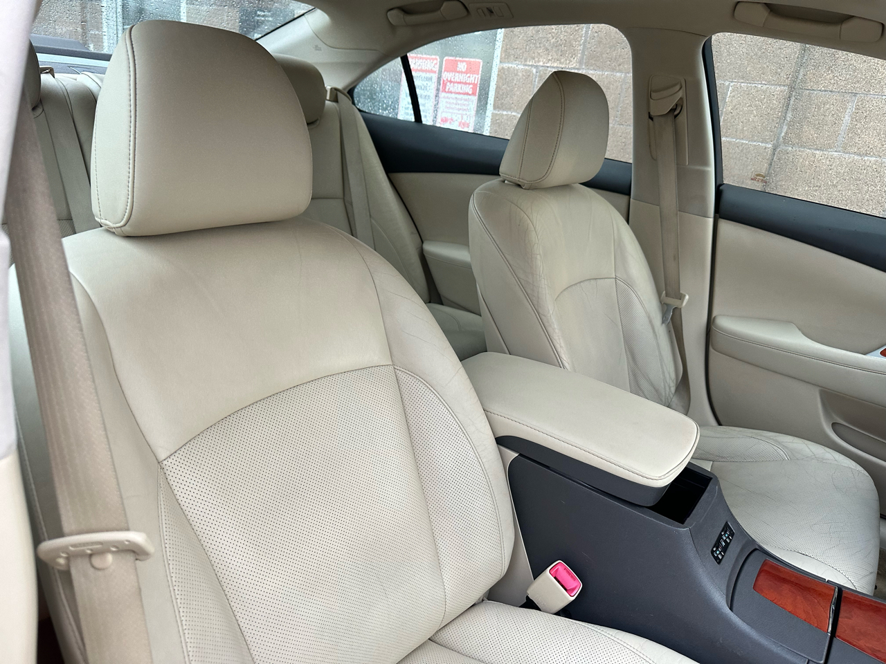 Lexus ES 350 4dr Sdn 2010