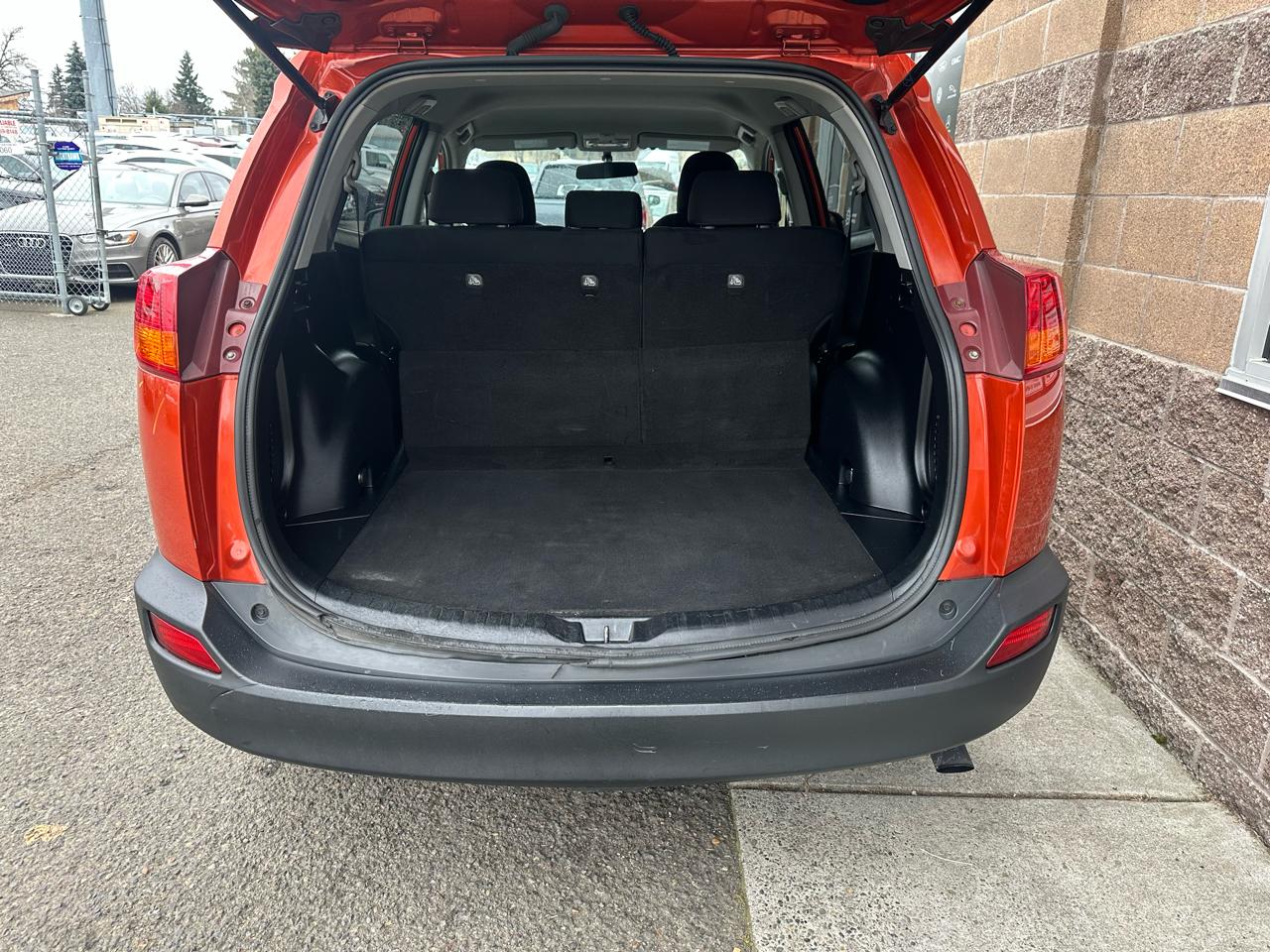 Toyota RAV4 AWD 4dr LE (Natl) 2015