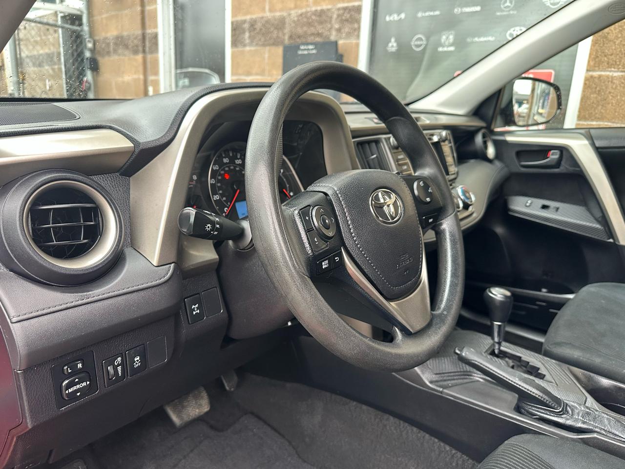 Toyota RAV4 AWD 4dr LE (Natl) 2015