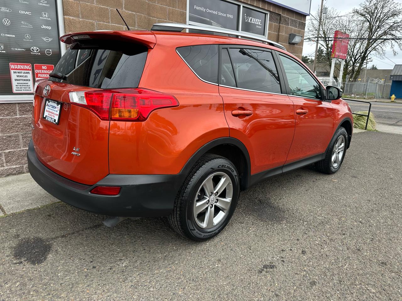 Toyota RAV4 AWD 4dr LE (Natl) 2015
