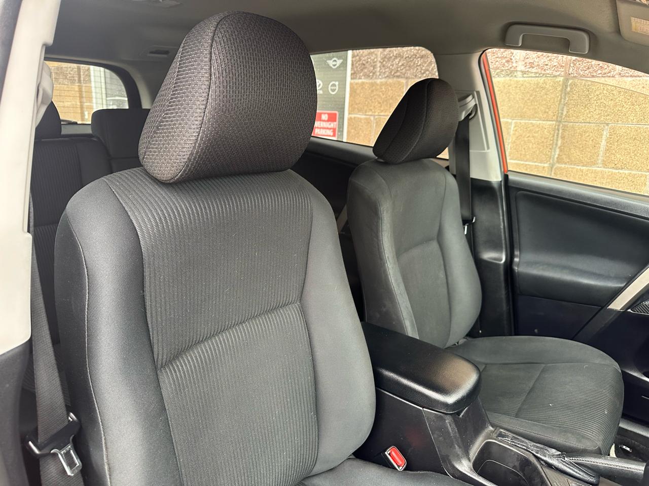 Toyota RAV4 AWD 4dr LE (Natl) 2015