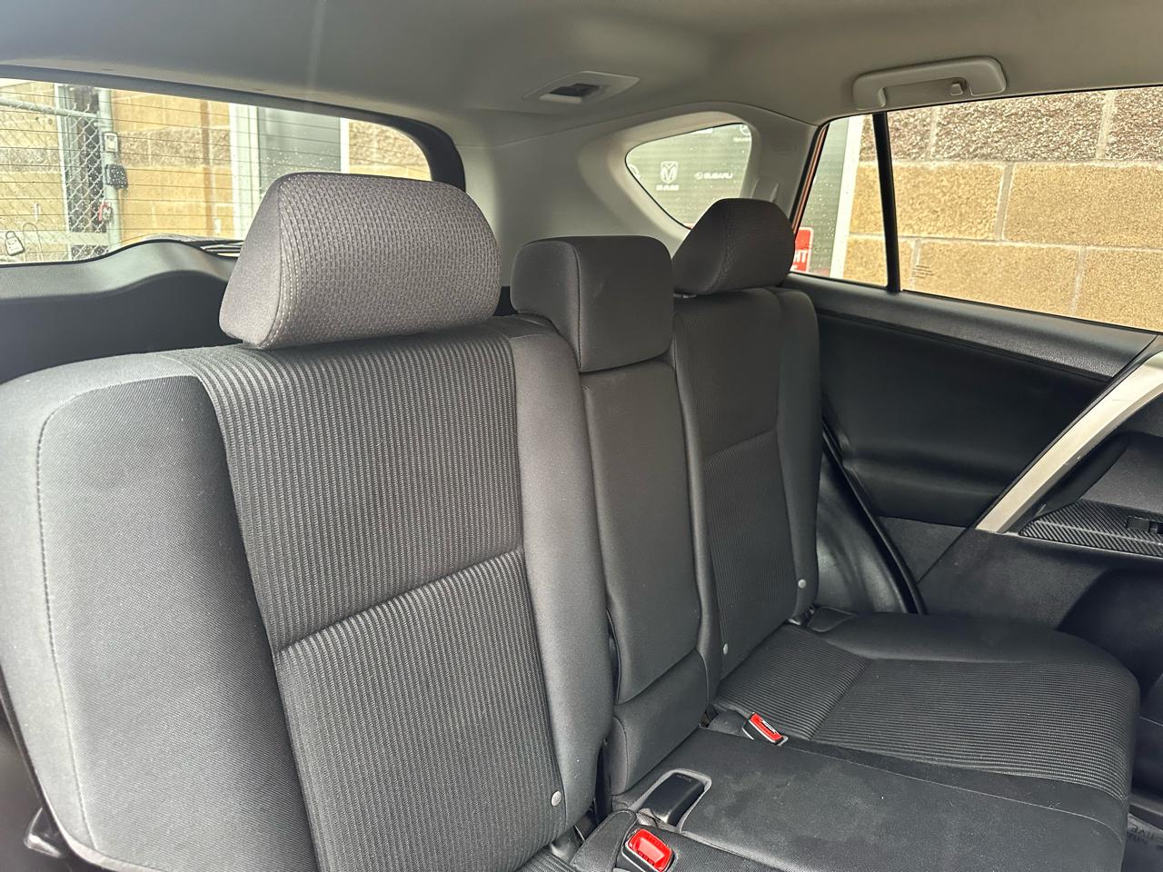 Toyota RAV4 AWD 4dr LE (Natl) 2015