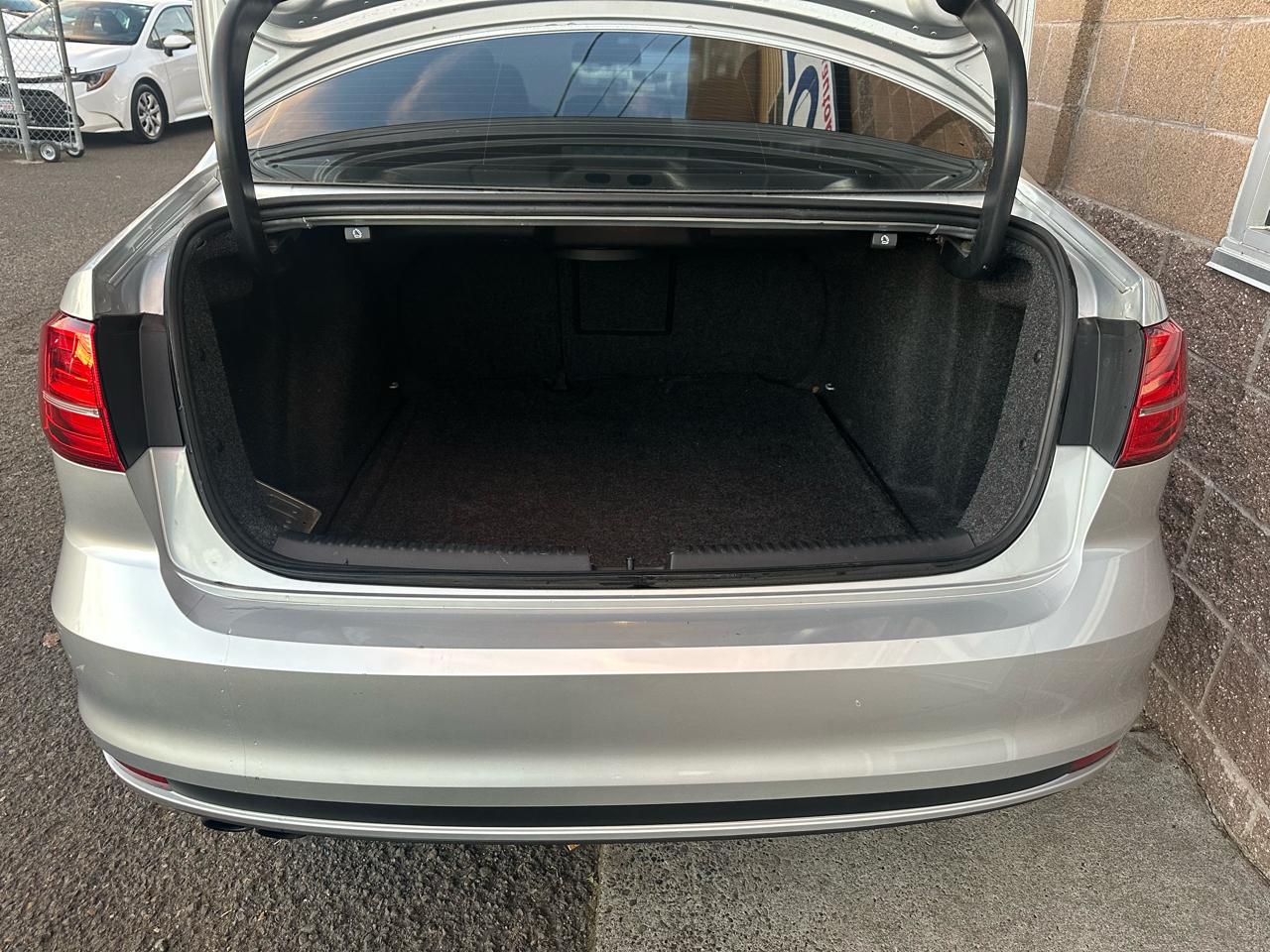 Volkswagen Jetta Sedan 4dr Auto 2.0T GLI SE PZEV 2015