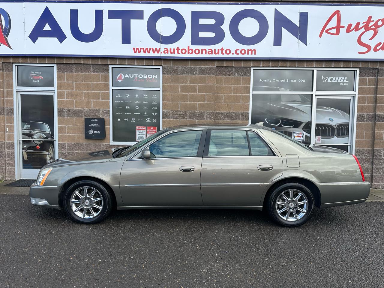 Cadillac DTS 4dr Sdn Luxury Collection 2011