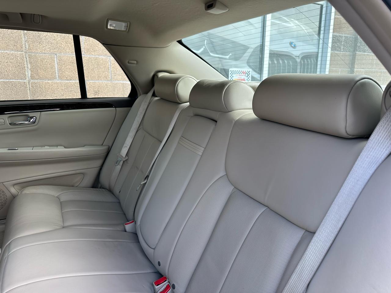 Cadillac DTS 4dr Sdn Luxury Collection 2011