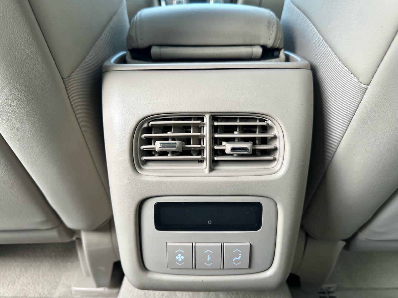 Cadillac DTS 4dr Sdn Luxury Collection 2011