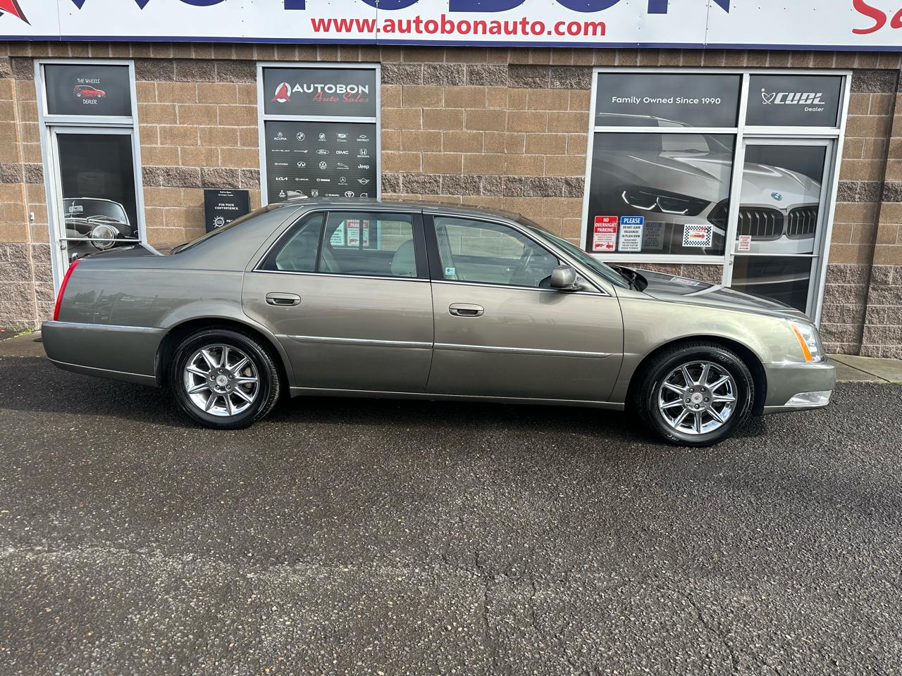 Cadillac DTS 4dr Sdn Luxury Collection 2011