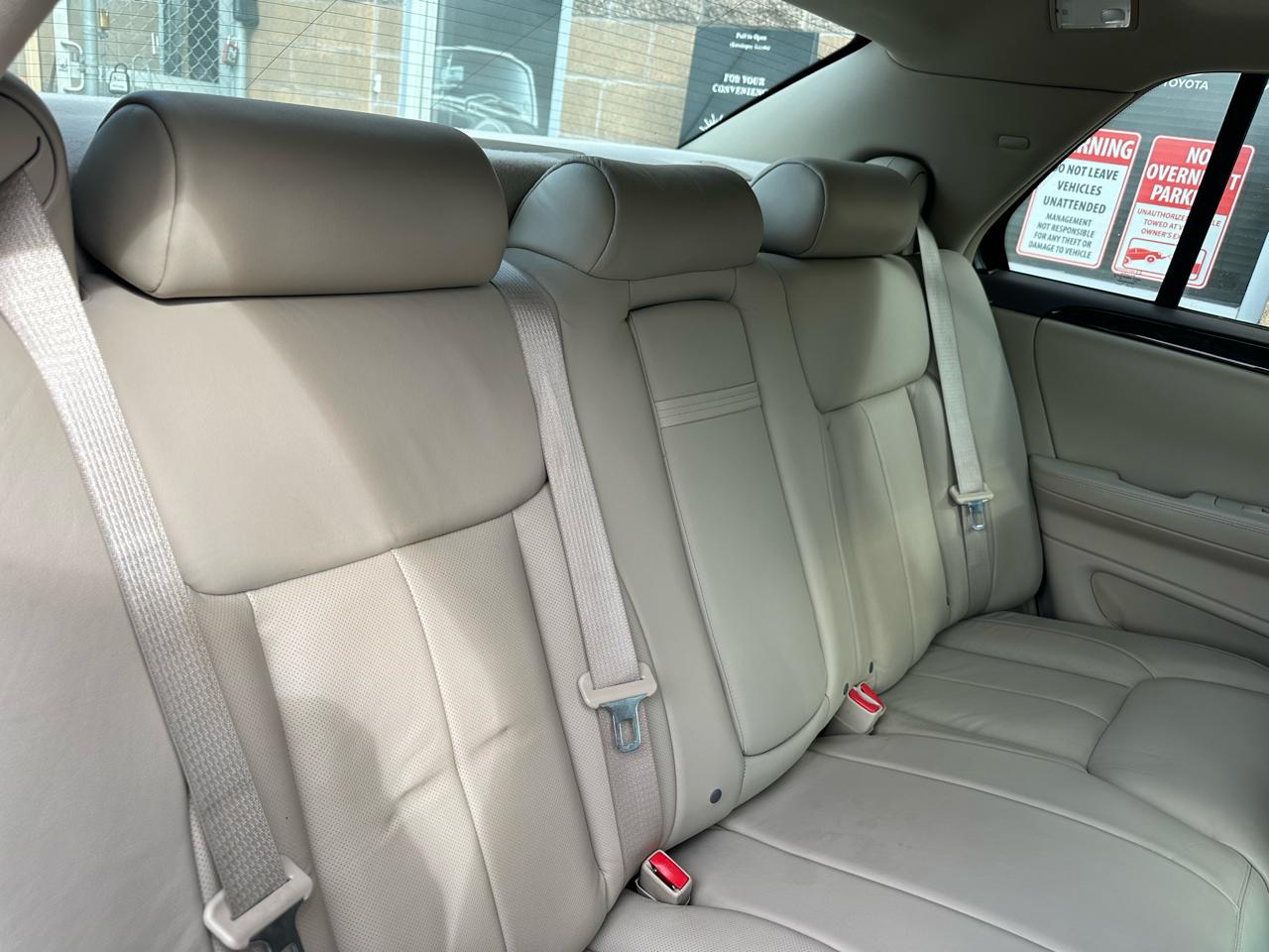 Cadillac DTS 4dr Sdn Luxury Collection 2011