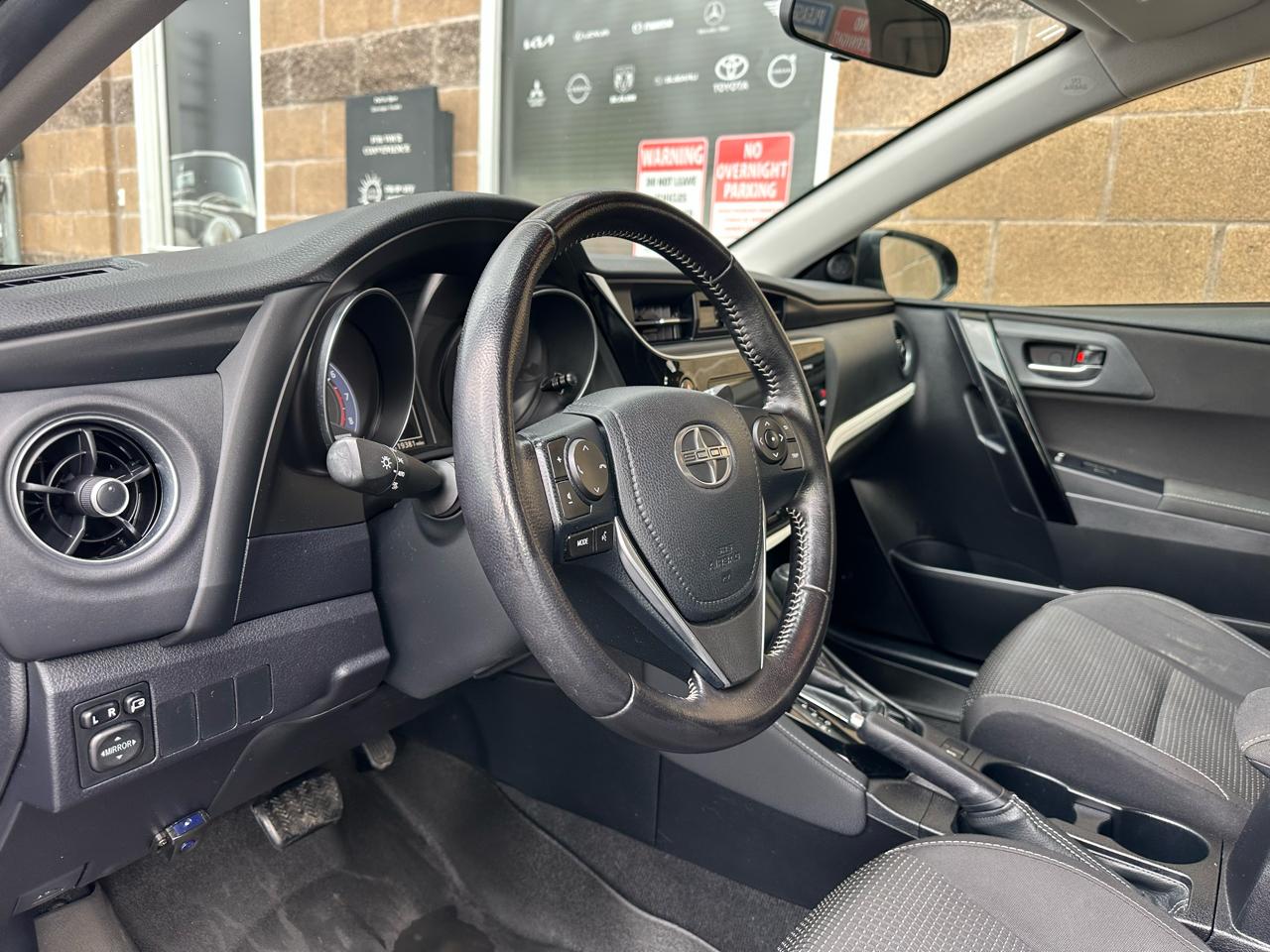 Scion iM 5dr HB Man (Natl) 2016