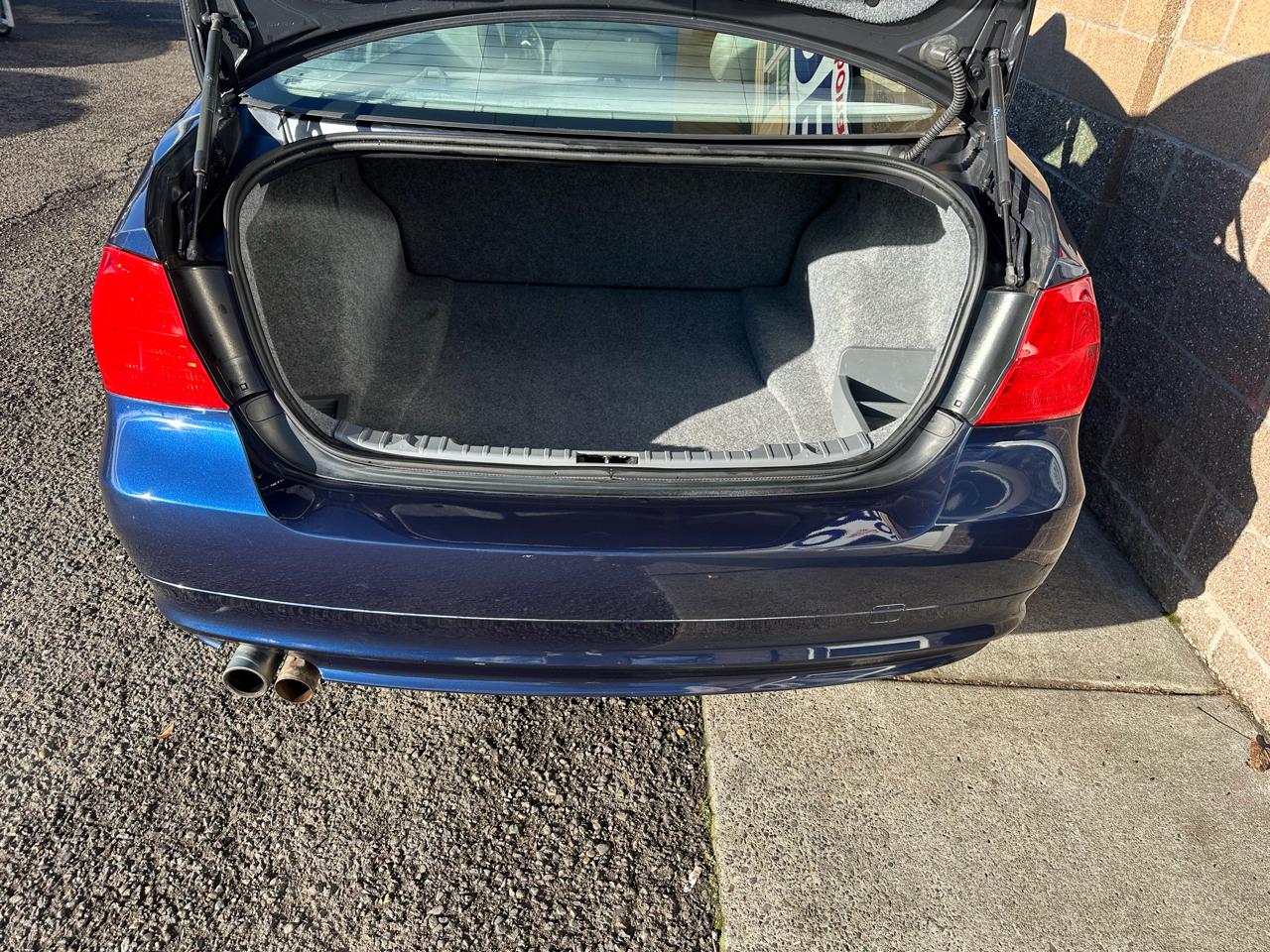 BMW 3 Series 4dr Sdn 328i RWD South Africa 2011