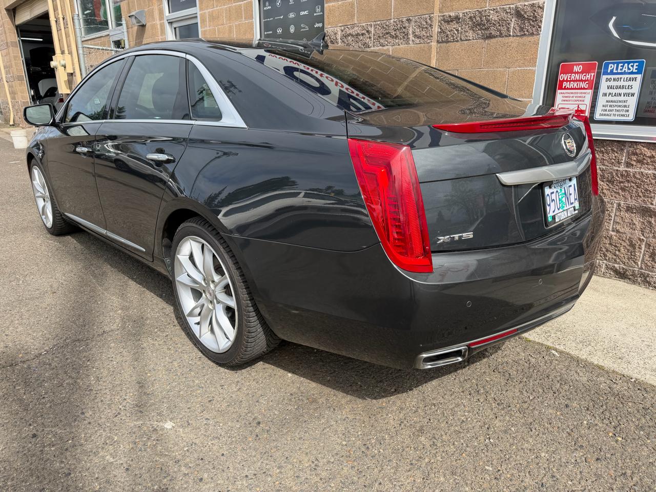 Cadillac XTS 4dr Sdn Premium FWD 2013