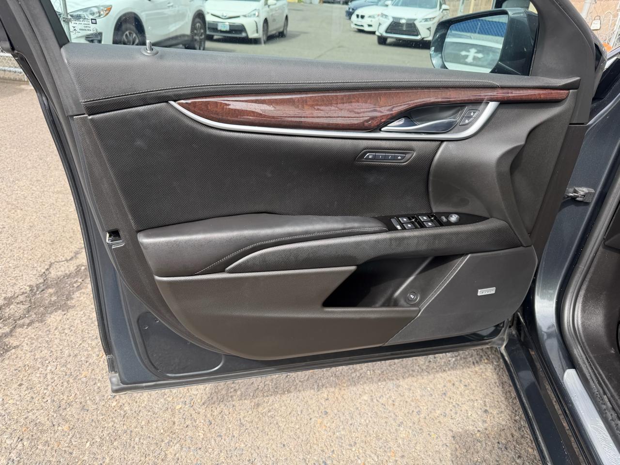 Cadillac XTS 4dr Sdn Premium FWD 2013