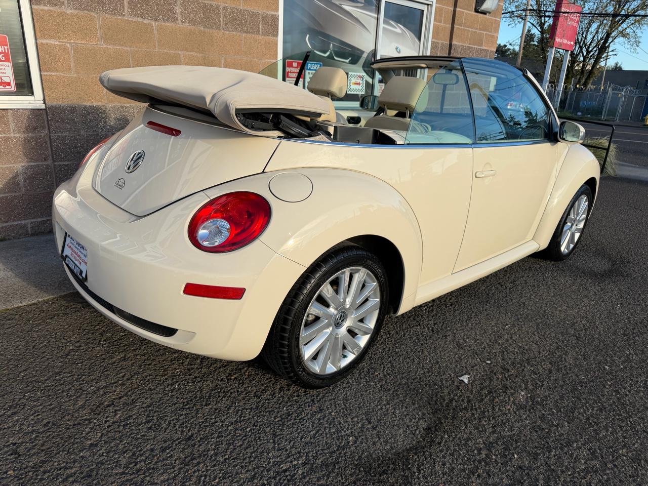 Volkswagen New Beetle Convertible 2dr Auto SE 2008
