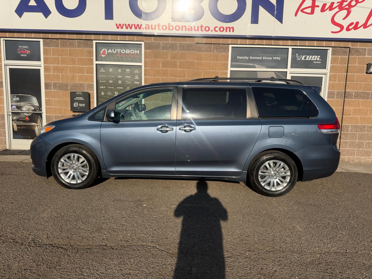 Toyota Sienna 5dr 7-Pass Van V6 XLE AAS FWD (Natl) 2014