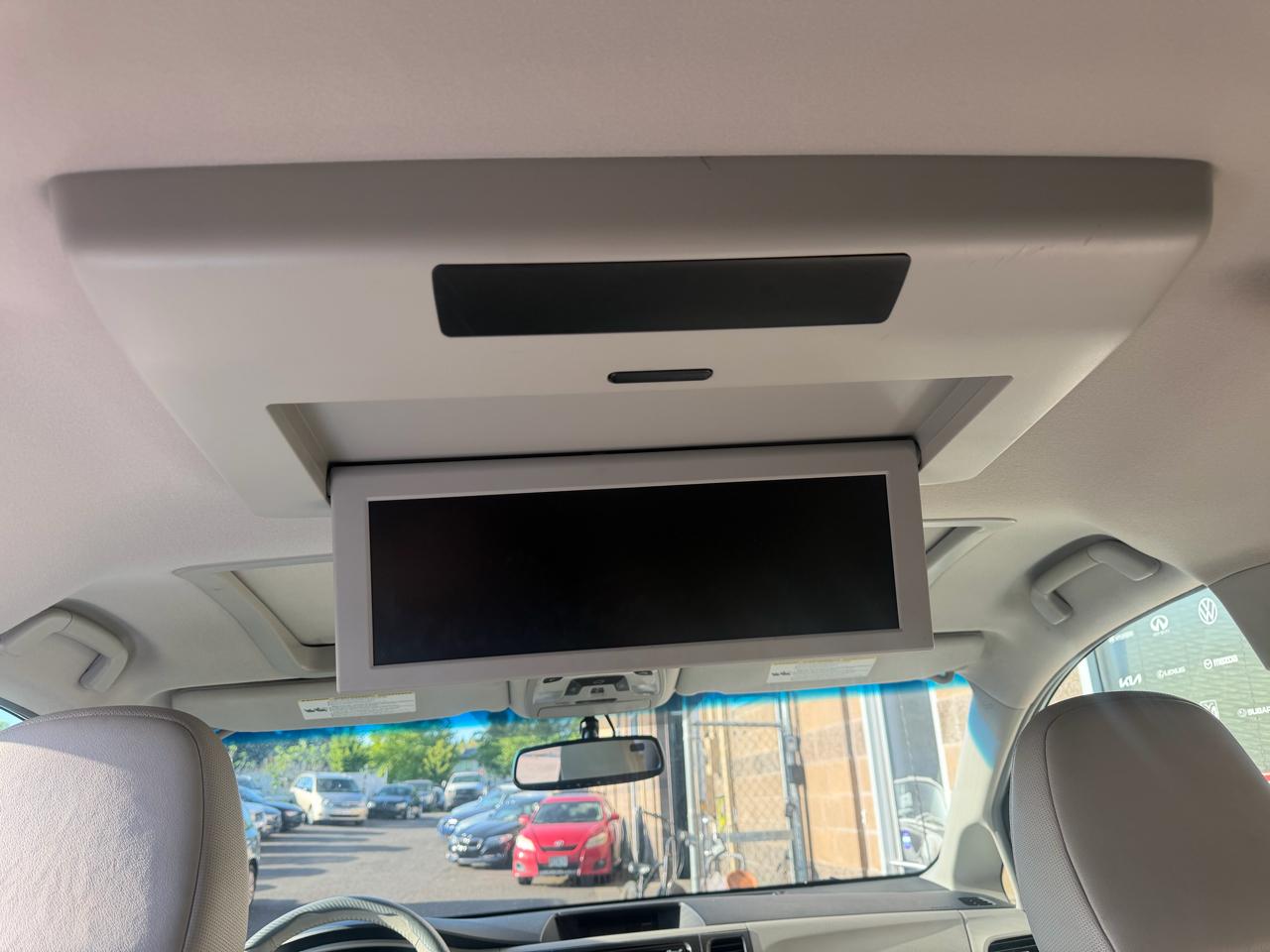 Toyota Sienna 5dr 7-Pass Van V6 XLE AAS FWD (Natl) 2014