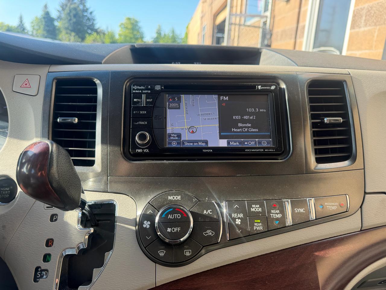 Toyota Sienna 5dr 7-Pass Van V6 XLE AAS FWD (Natl) 2014