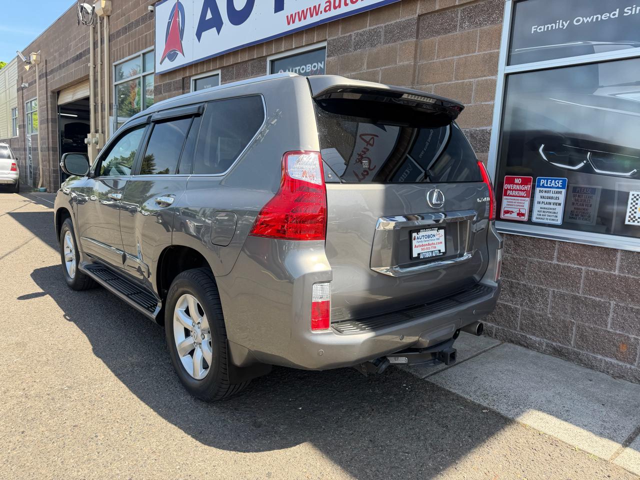 Lexus GX 460 4WD 4dr Premium 2011