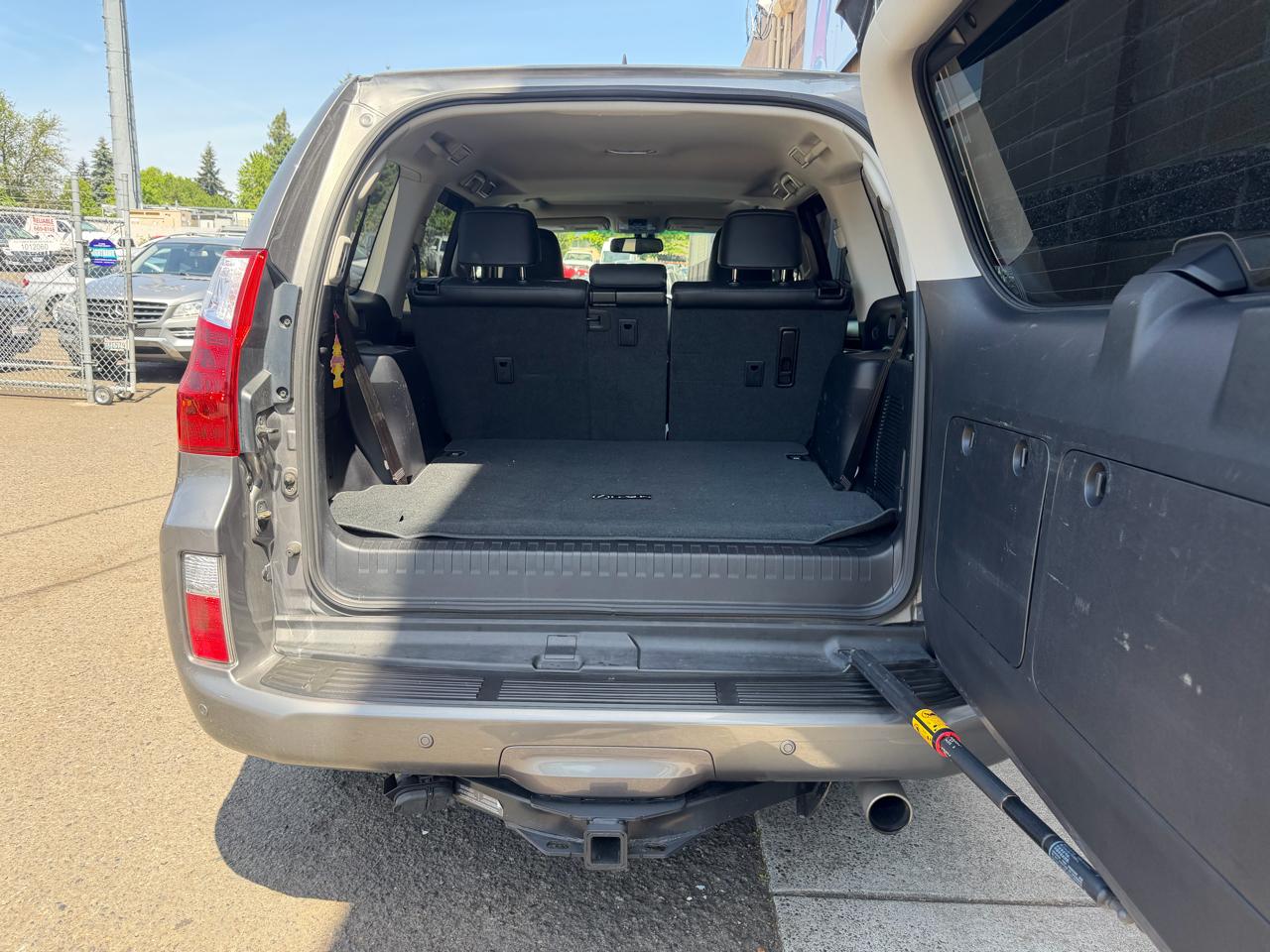 Lexus GX 460 4WD 4dr Premium 2011