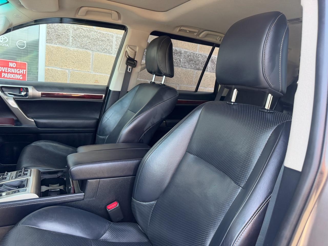Lexus GX 460 4WD 4dr Premium 2011