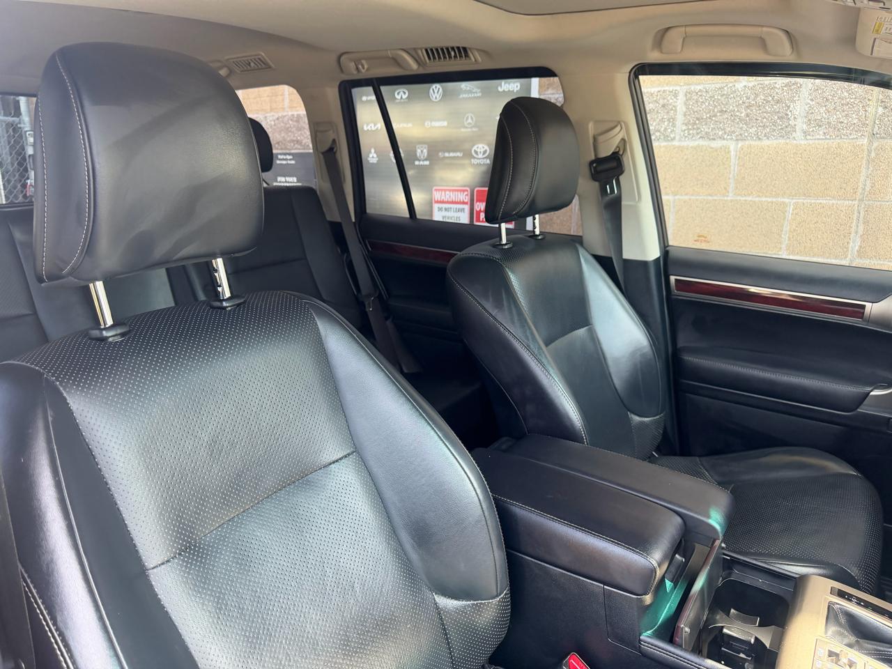 Lexus GX 460 4WD 4dr Premium 2011